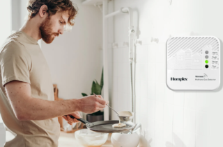 Homplex HD100 PRO RF barbat gateste cu detector in cadru