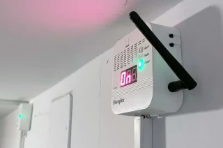Beneficiile unui detector de gaz metan wireless, ce necesita montaj inclusiv pe scara blocului